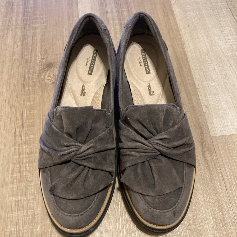Clarks Collection Women’s Grey Suede Sharon Dasher Loafers Size 9
